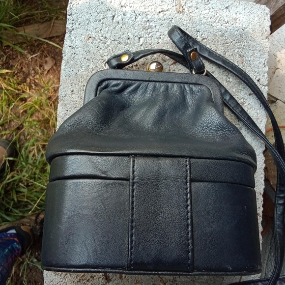 Diamicci Crossbody Handbag - Picture 2 of 7